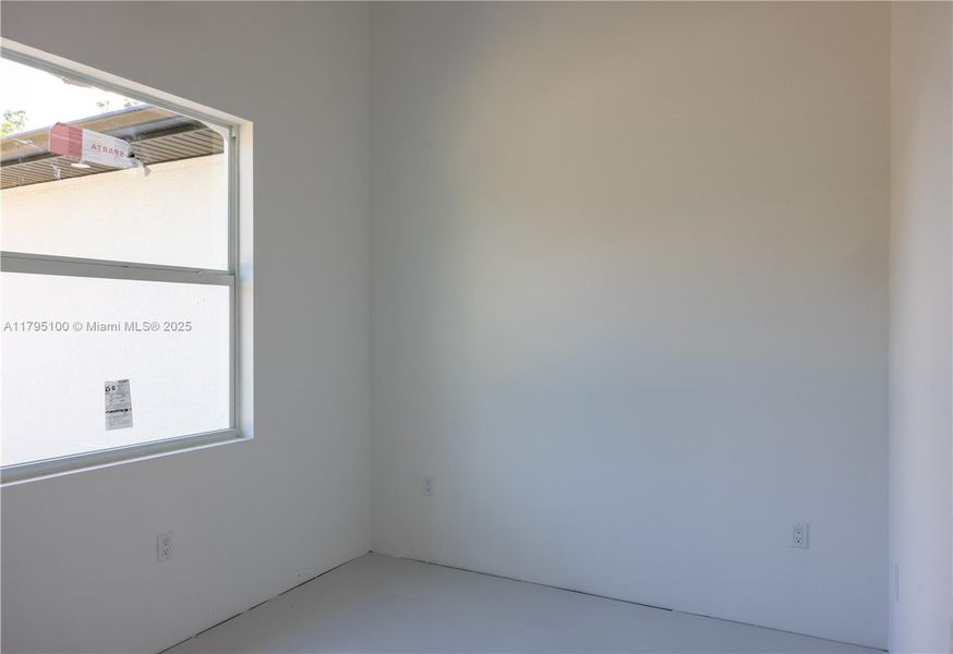 Spacious, unfurnished interior of a new home in , Lehigh Acres (Image 9).