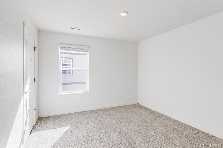 Spacious, unfurnished interior of a new home in Silver Peaks, Lochbuie (Image 19). Spacious, unfurnished interior of a new home in Silver Peaks, Lochbuie (Image 19).