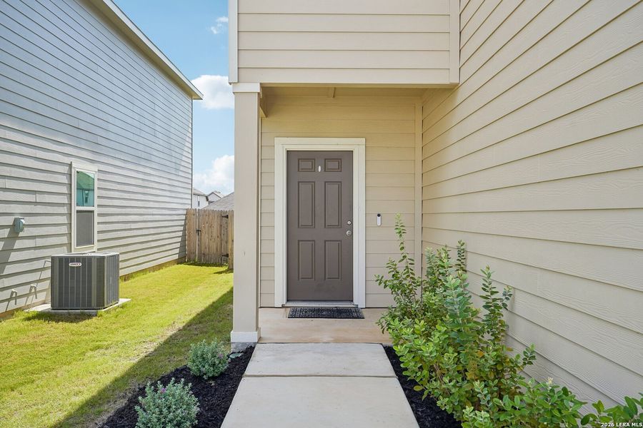 Exterior details and patio area of a home in Hennersby Hollow, San Antonio (Image 4).