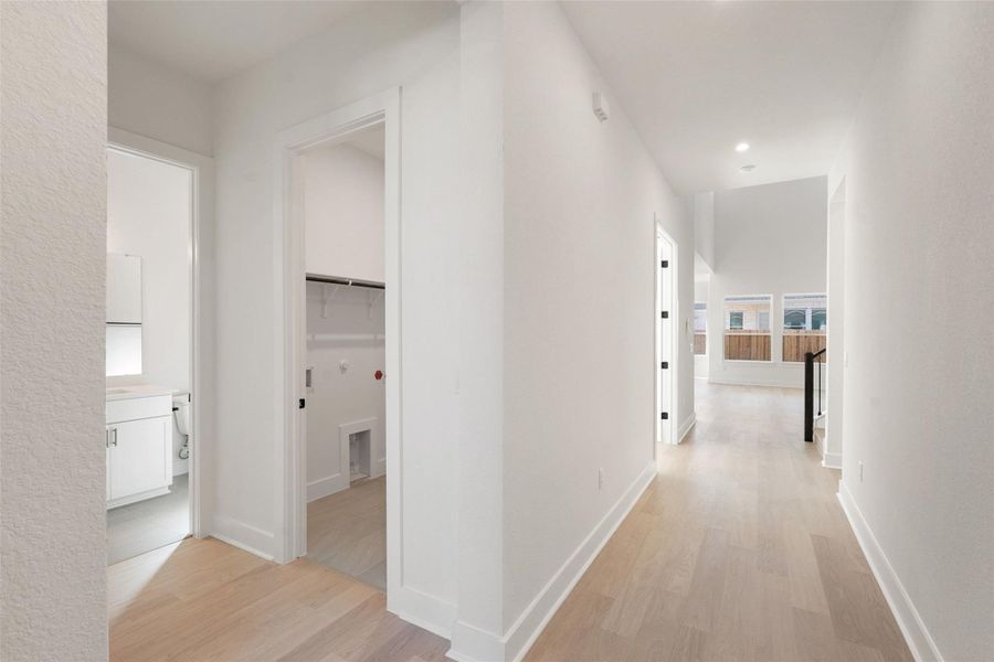 Spacious, unfurnished interior of a new home in Persimmon, Buda (Image 19).