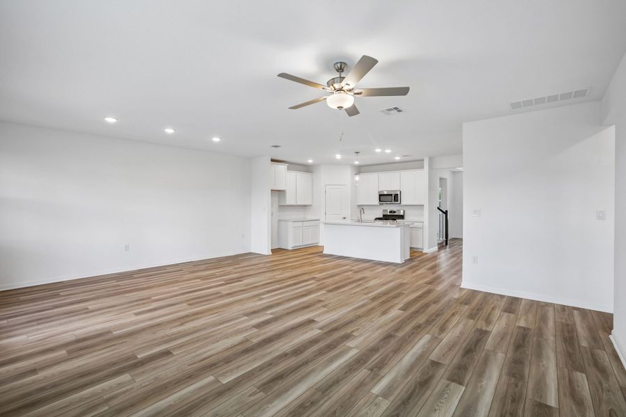 Spacious, unfurnished interior of a new home in Lisso, Pflugerville (Image 17).