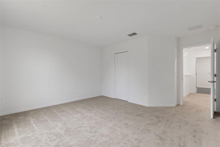Spacious, unfurnished interior of a new home in Southpointe, Palmetto (Image 48).
