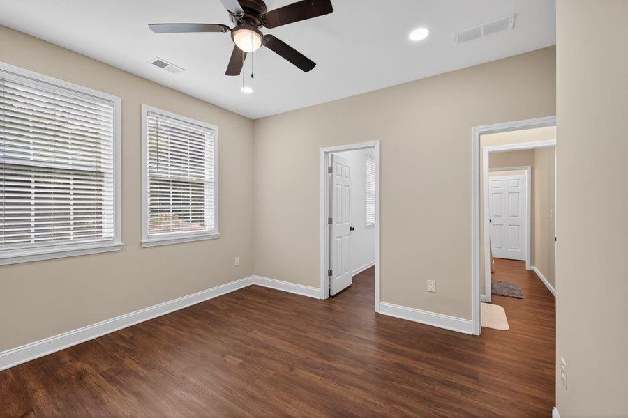 Spacious, unfurnished interior of a new home in , Oxford (Image 22).