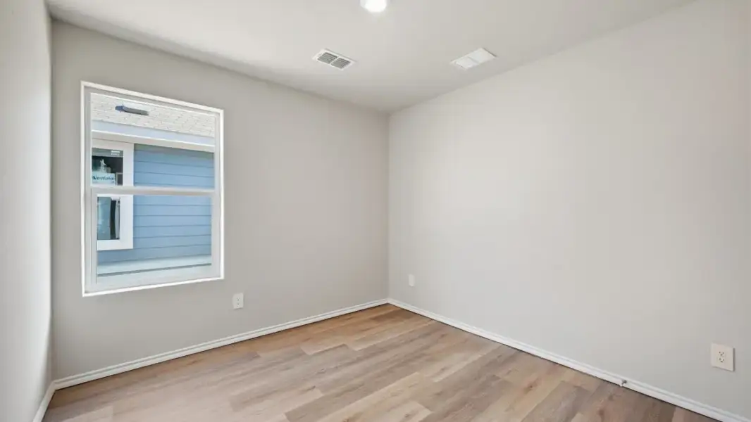 Spacious, unfurnished interior of a new home in The Canyons, Keene (Image 26).
