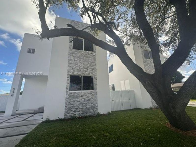 Image 19 of a home in .