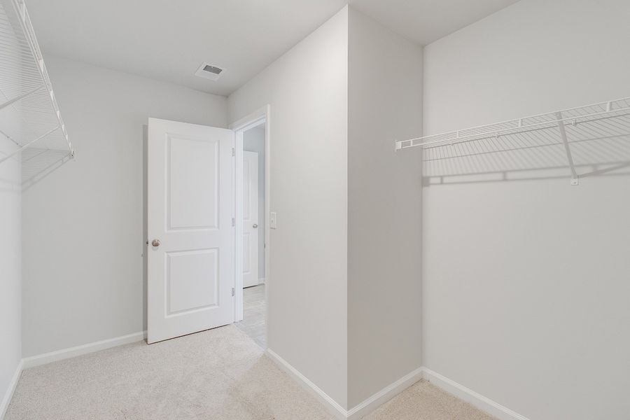 Spacious, unfurnished interior of a new home in Bluefield, Lexington (Image 25).