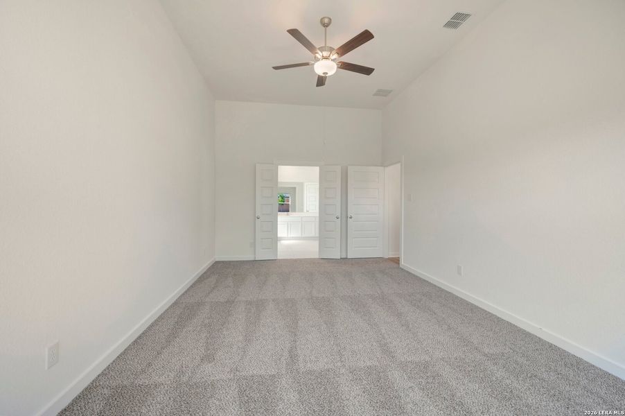 Spacious, unfurnished interior of a new home in Cinco Lakes, San Antonio (Image 17).