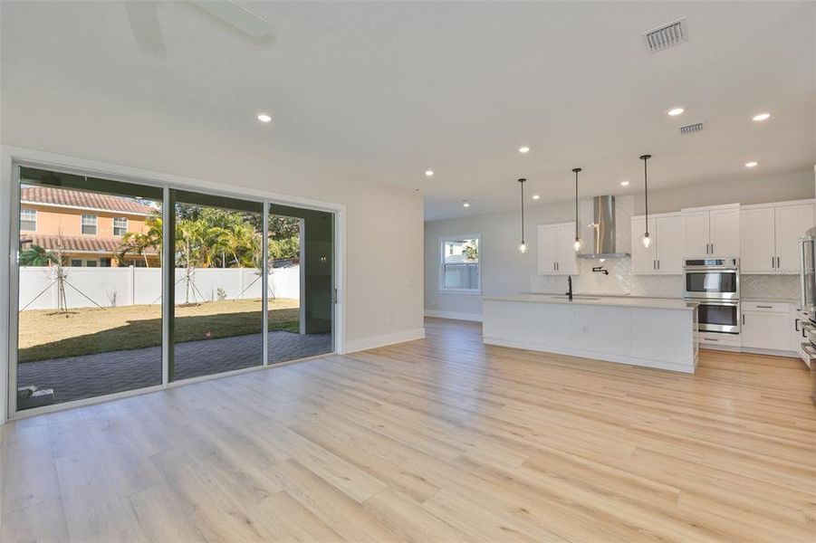 Spacious, unfurnished interior of a new home in , Tampa (Image 32).