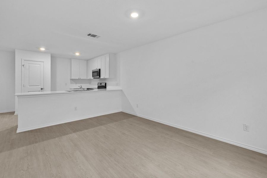 Spacious, unfurnished interior of a new home in Clayton Ranch, Copperas Cove (Image 24).