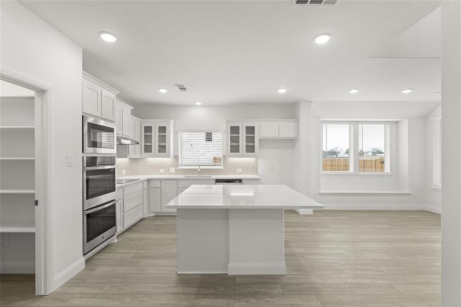 Garland_04_Representative Photo