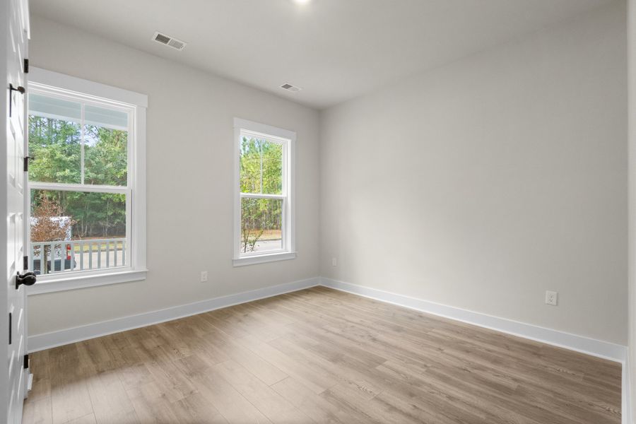 Spacious, unfurnished interior of a new home in Harmony Township, Georgetown (Image 23).