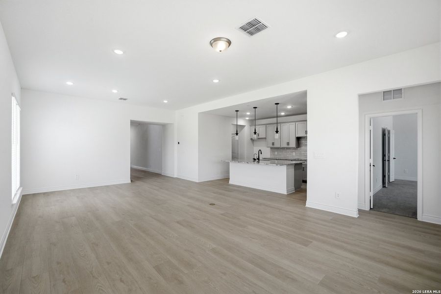 Spacious, unfurnished interior of a new home in Bison Ridge, San Antonio (Image 38).