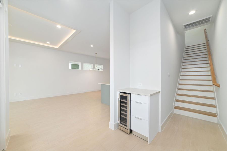 Spacious, unfurnished interior of a new home in Alicante, Houston (Image 29).