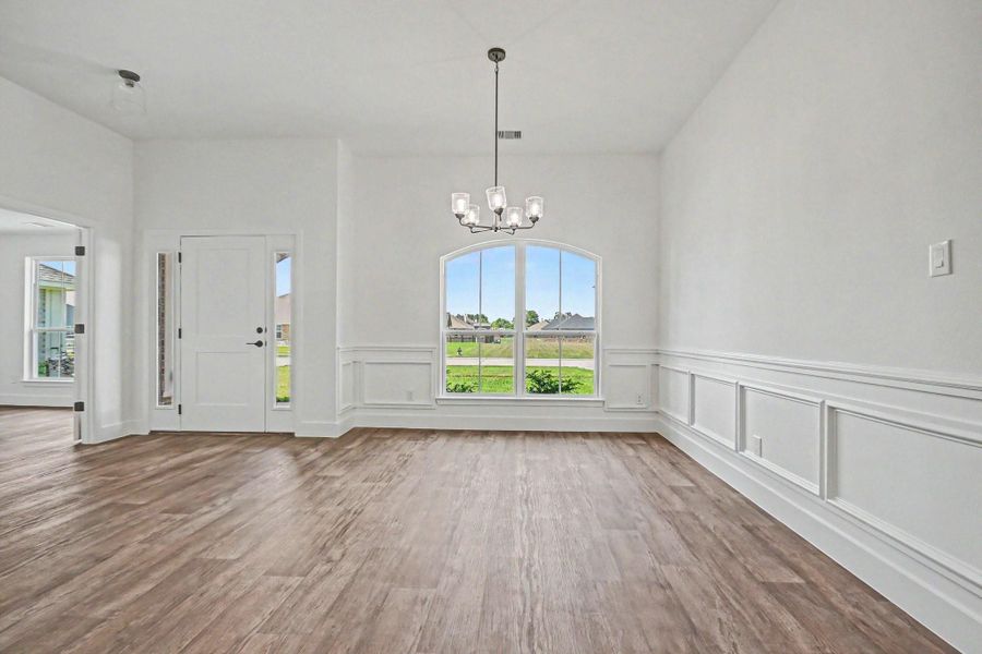 Spacious, unfurnished interior of a new home in , Angleton (Image 11).
