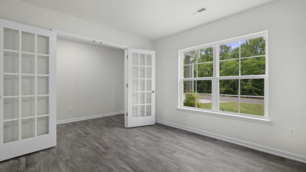 Spacious, unfurnished interior of a new home in Mount Hope Estates, Winston-Salem (Image 10).