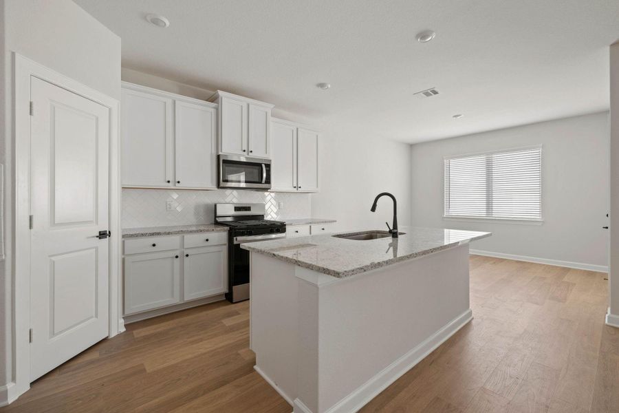 Furnished interior view inside a new home in Lago Mar, Texas City (Image 7).