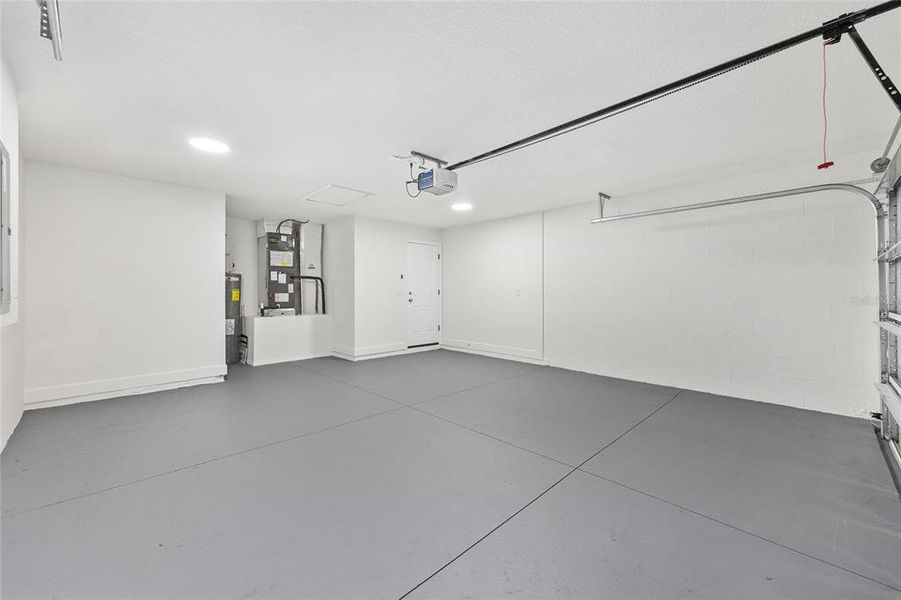 Spacious, unfurnished interior of a new home in , Dunnellon (Image 11).