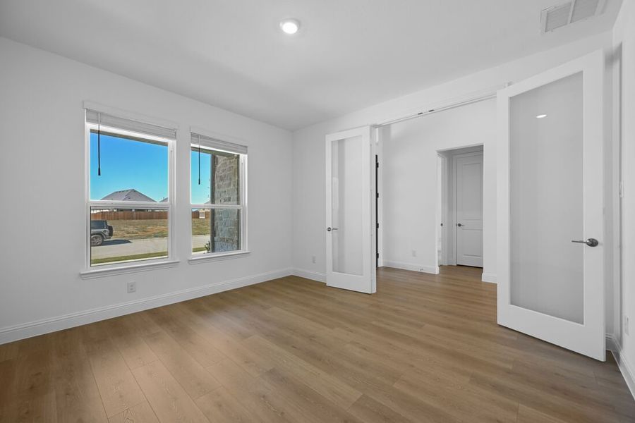 Spacious, unfurnished interior of a new home in South Oak 60s, Lakewood Village (Image 27). Spacious, unfurnished interior of a new home in South Oak 60s, Lakewood Village (Image 27).