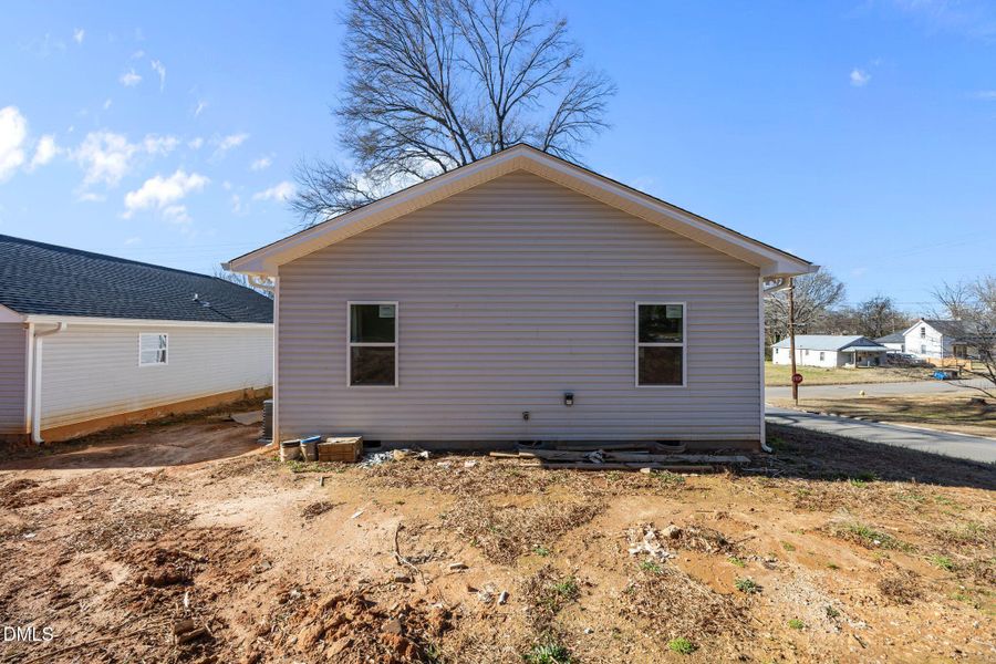 9-web-or-mls-1105 8th St EX 009