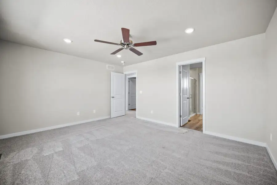 Spacious, unfurnished interior of a new home in The Glen, Colorado Springs (Image 26).