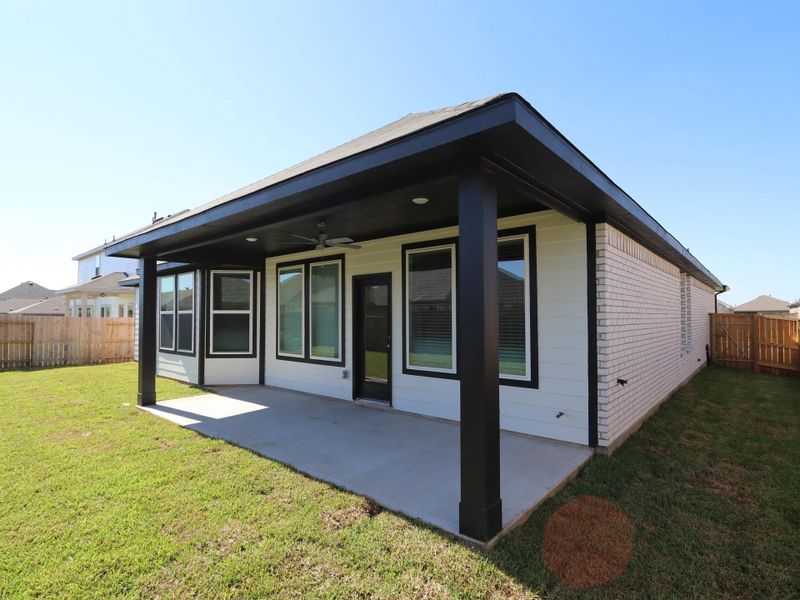 Exterior details and patio area of a home in Miller's Pond, Rosenberg (Image 1). Exterior details and patio area of a home in Miller's Pond, Rosenberg (Image 1).