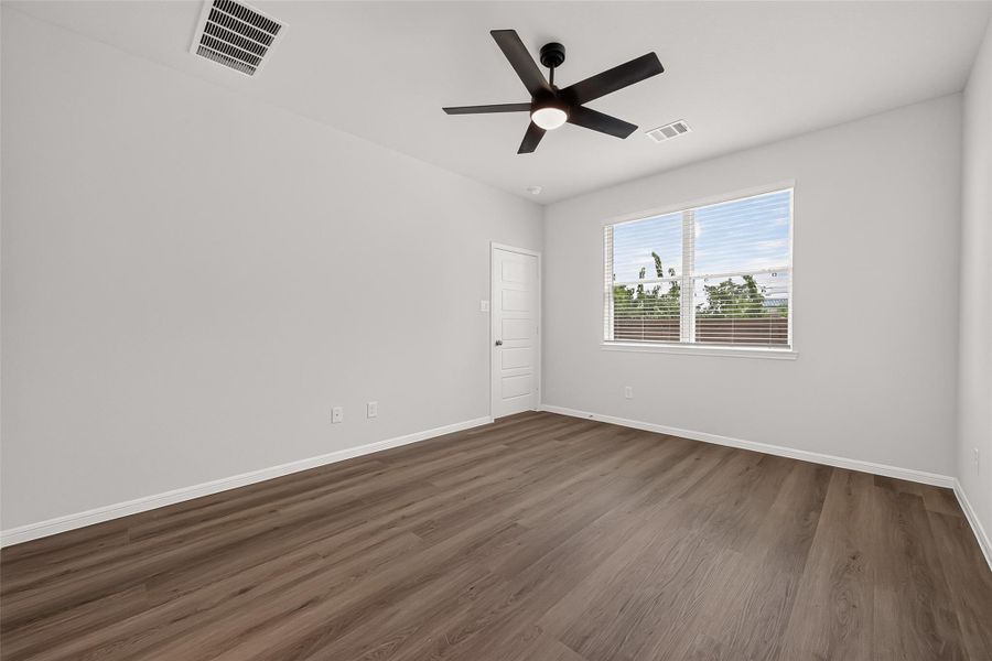 Spacious, unfurnished interior of a new home in Bammel Oaks, Houston (Image 29).