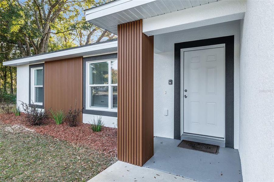 Exterior details and patio area of a home in , Ocala (Image 18).