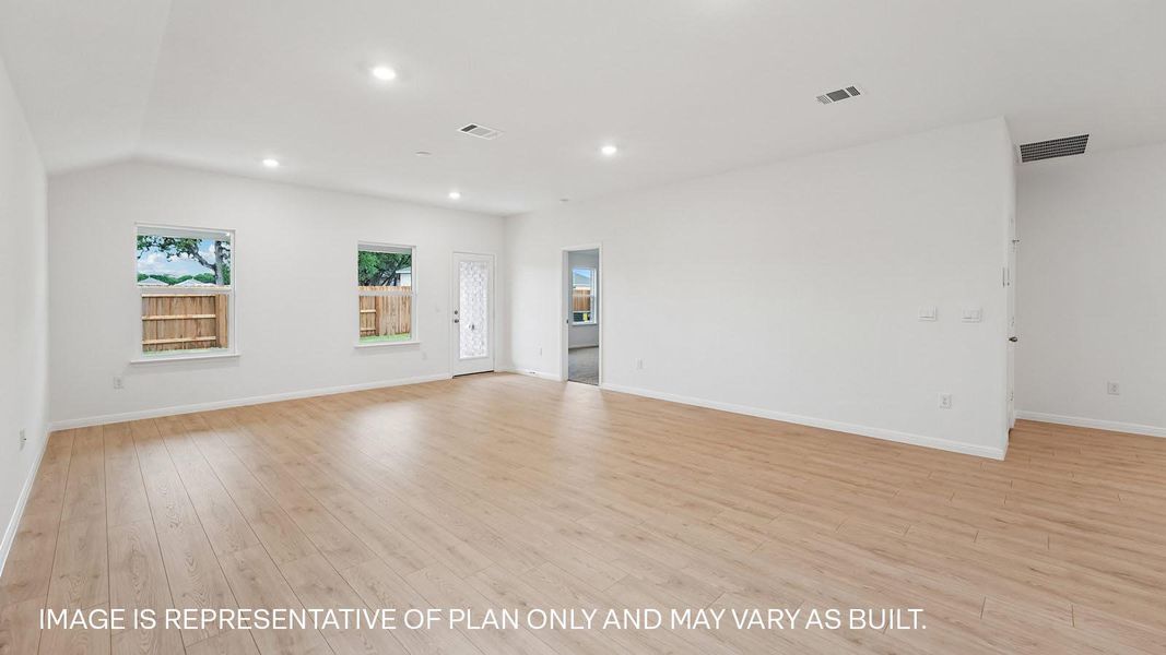 Spacious, unfurnished interior of a new home in Bar W Ranch, Leander (Image 10).