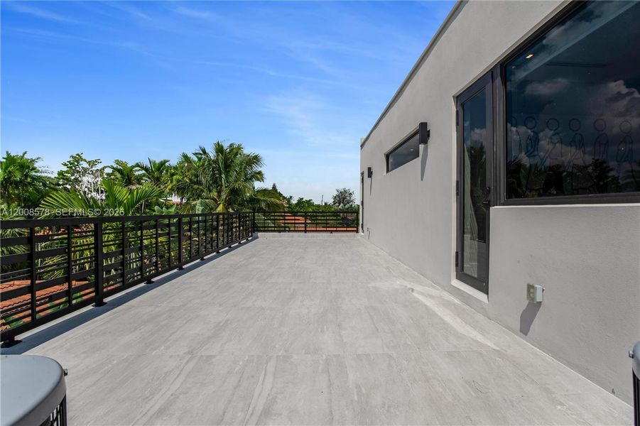Exterior details and patio area of a home in , Surfside (Image 20).