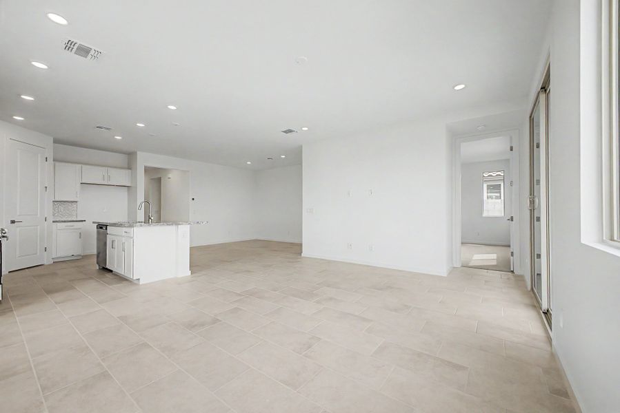 Spacious, unfurnished interior of a new home in Mason Ranch II, Surprise (Image 7).