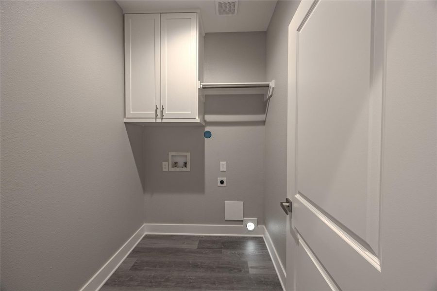 Spacious, unfurnished interior of a new home in , Brenham (Image 23).