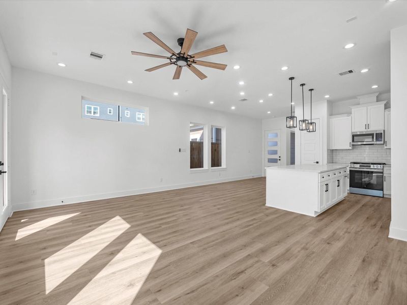 Spacious, unfurnished interior of a new home in , Houston (Image 23).