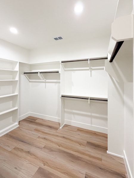 Spacious, unfurnished interior of a new home in Escalera Ranch 1833, Victoria (Image 17).