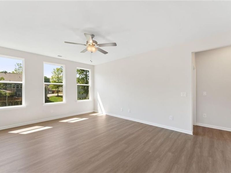 Spacious, unfurnished interior of a new home in Riverwood, Dallas (Image 15).