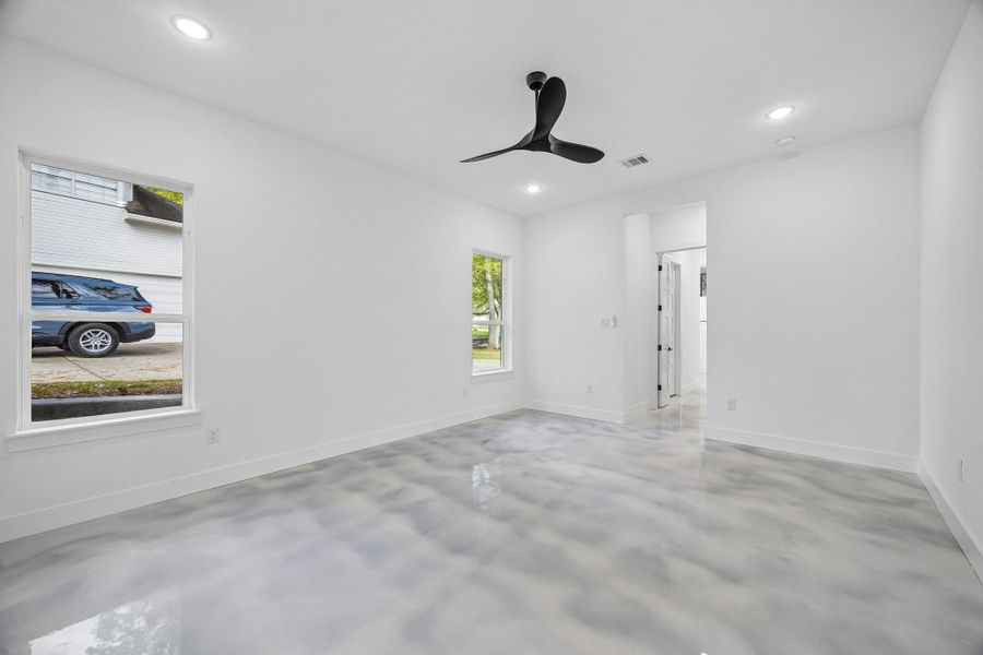 Spacious, unfurnished interior of a new home in , Huntsville (Image 15).