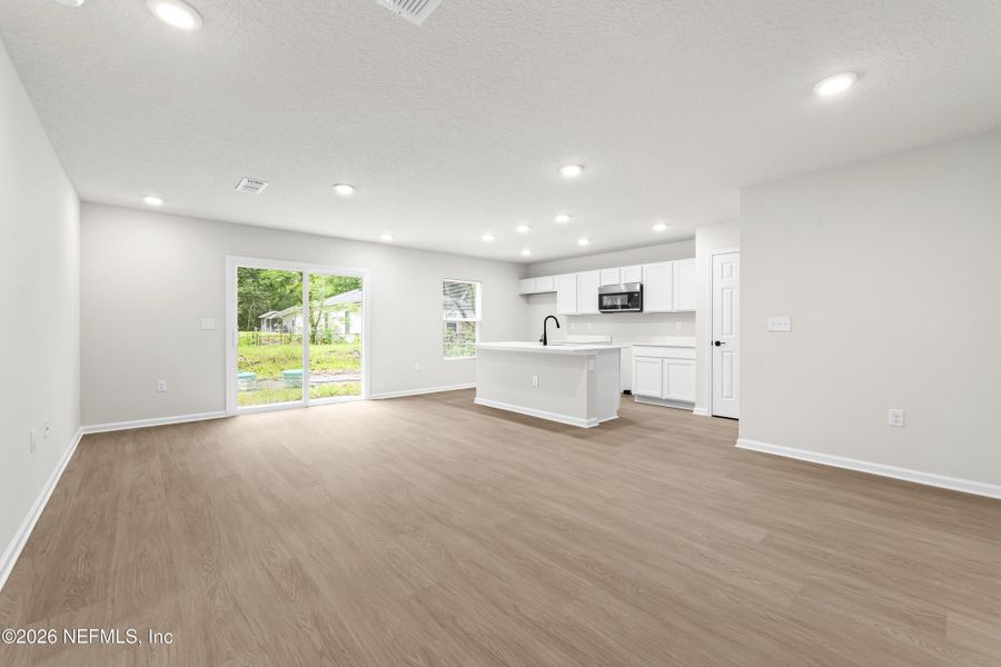 Spacious, unfurnished interior of a new home in , Jacksonville (Image 17).