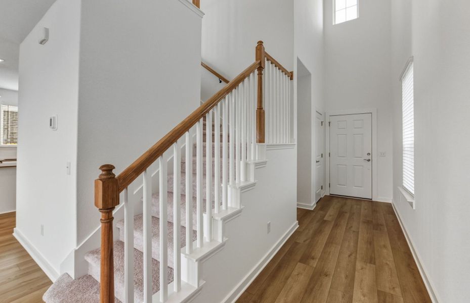 Spacious, unfurnished interior of a new home in Crosswinds, Kyle (Image 33).