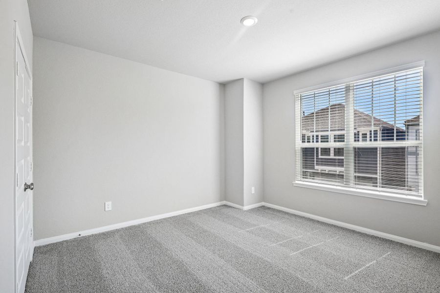 Spacious, unfurnished interior of a new home in Kemah Crossing - Luxe Series, Kemah (Image 39).