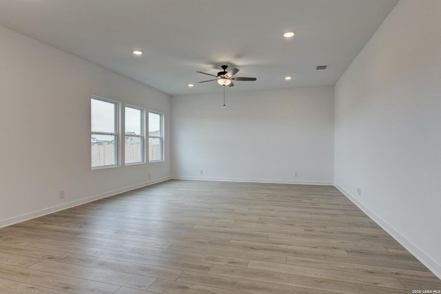 Spacious, unfurnished interior of a new home in Saddlebrook Ranch, Schertz (Image 16).