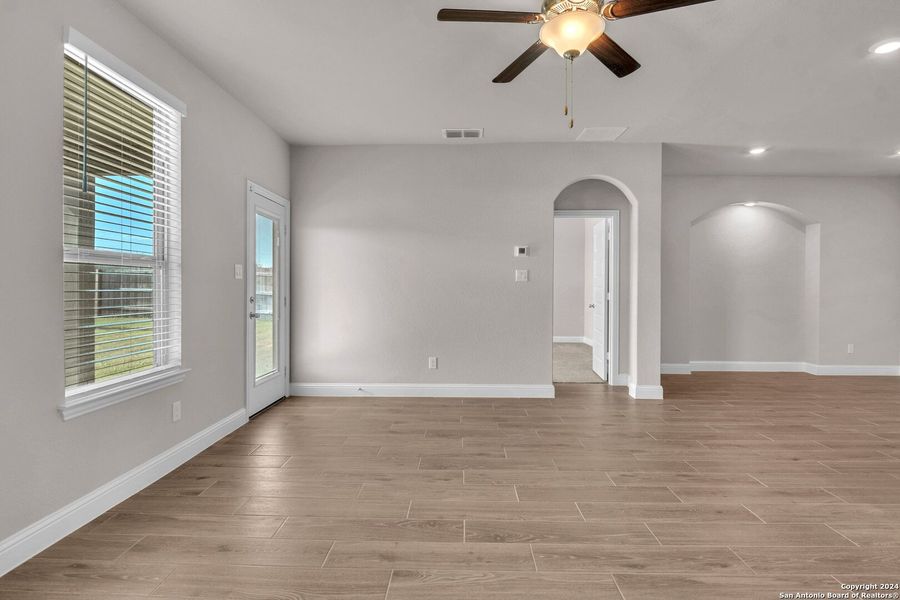 Spacious, unfurnished interior of a new home in Morgan Meadows, San Antonio (Image 20). Spacious, unfurnished interior of a new home in Morgan Meadows, San Antonio (Image 20).