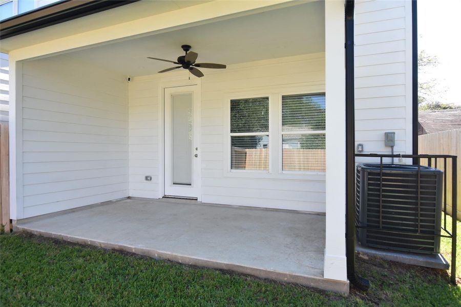 Large covered back patio for your outdoor enjoyment! Large covered back patio for your outdoor enjoyment!
