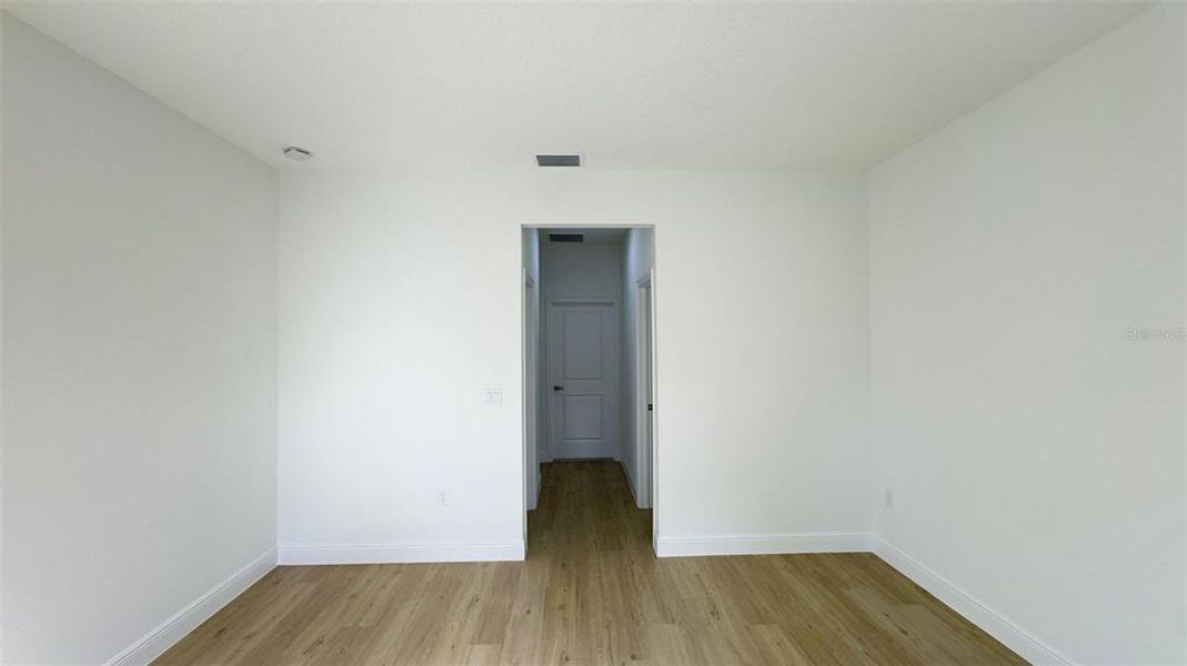 Spacious, unfurnished interior of a new home in , Dunnellon (Image 24).