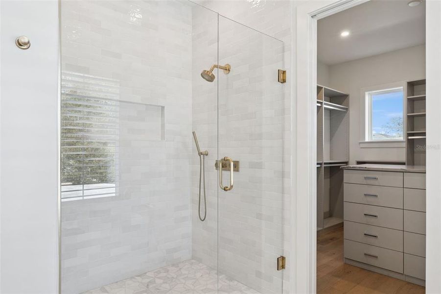 Furnished interior view inside a new home in , Orlando (Image 41).