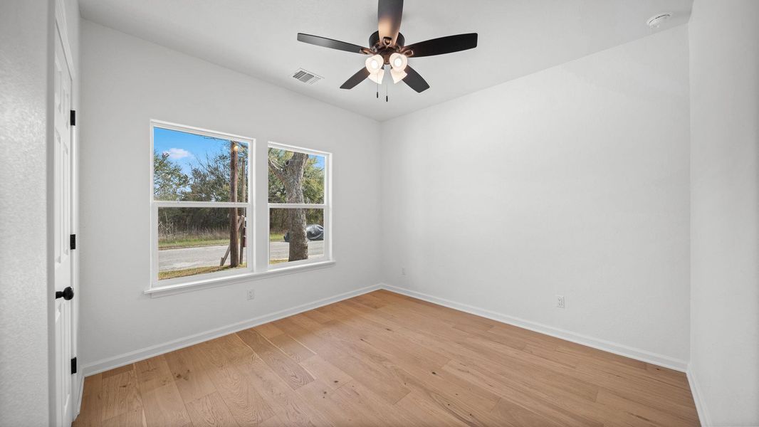 Spacious, unfurnished interior of a new home in , Giddings (Image 17).