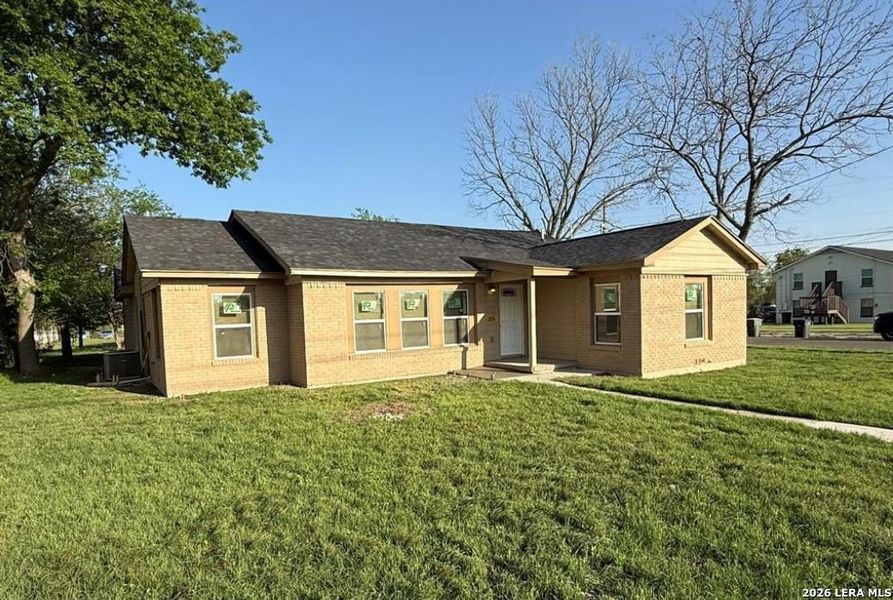 Exterior details and patio area of a home in , Killeen (Image 14).