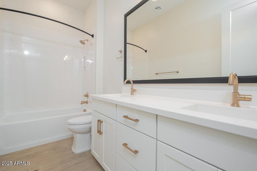 Tri Pointe Waterston Central 386 - Bathr