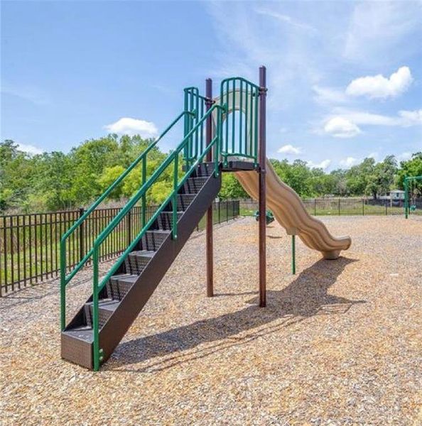 Community amenities in , Davenport (Image 15).