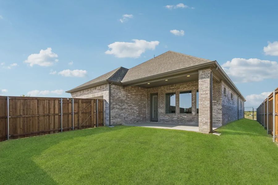 Exterior details and patio area of a home in Talia, Mesquite (Image 3).