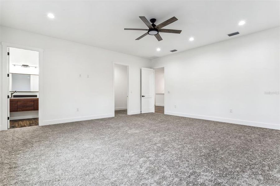 Spacious, unfurnished interior of a new home in , Tampa (Image 41).