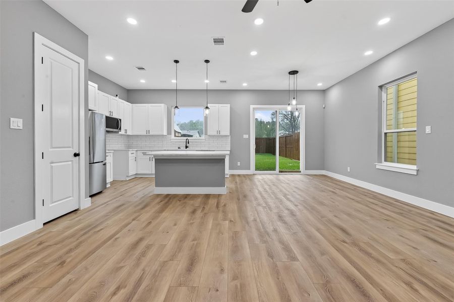 Spacious, unfurnished interior of a new home in , Houston (Image 25).